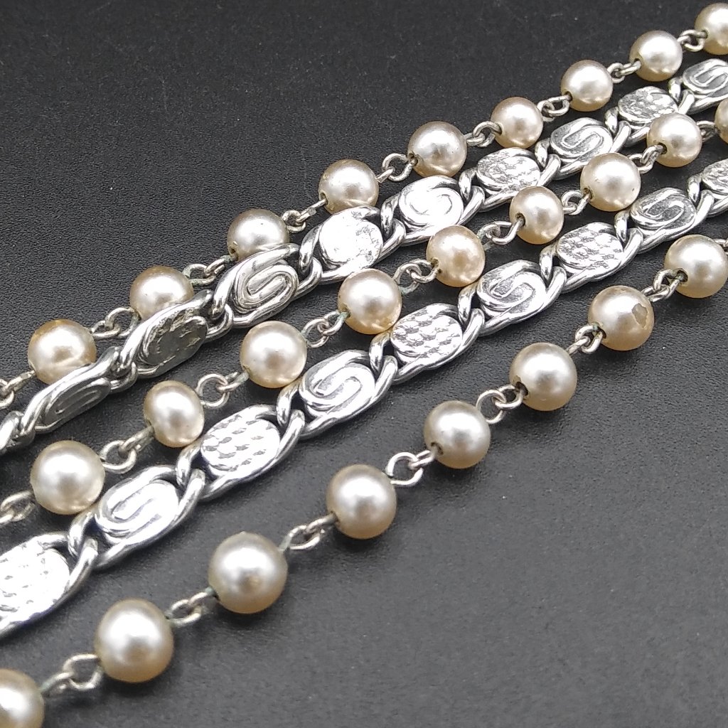 Star Vintage Chunky Faux Pearl Bracelet